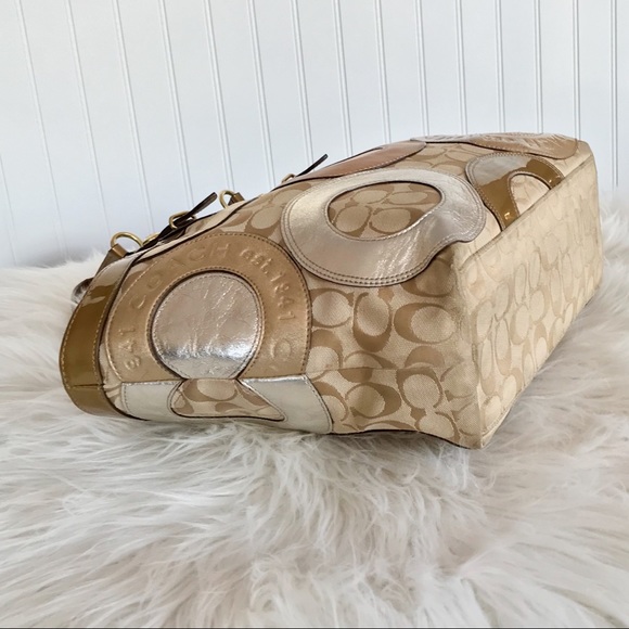 Coach Carly Signature Patchwork Tote. - Picture 4 of 16